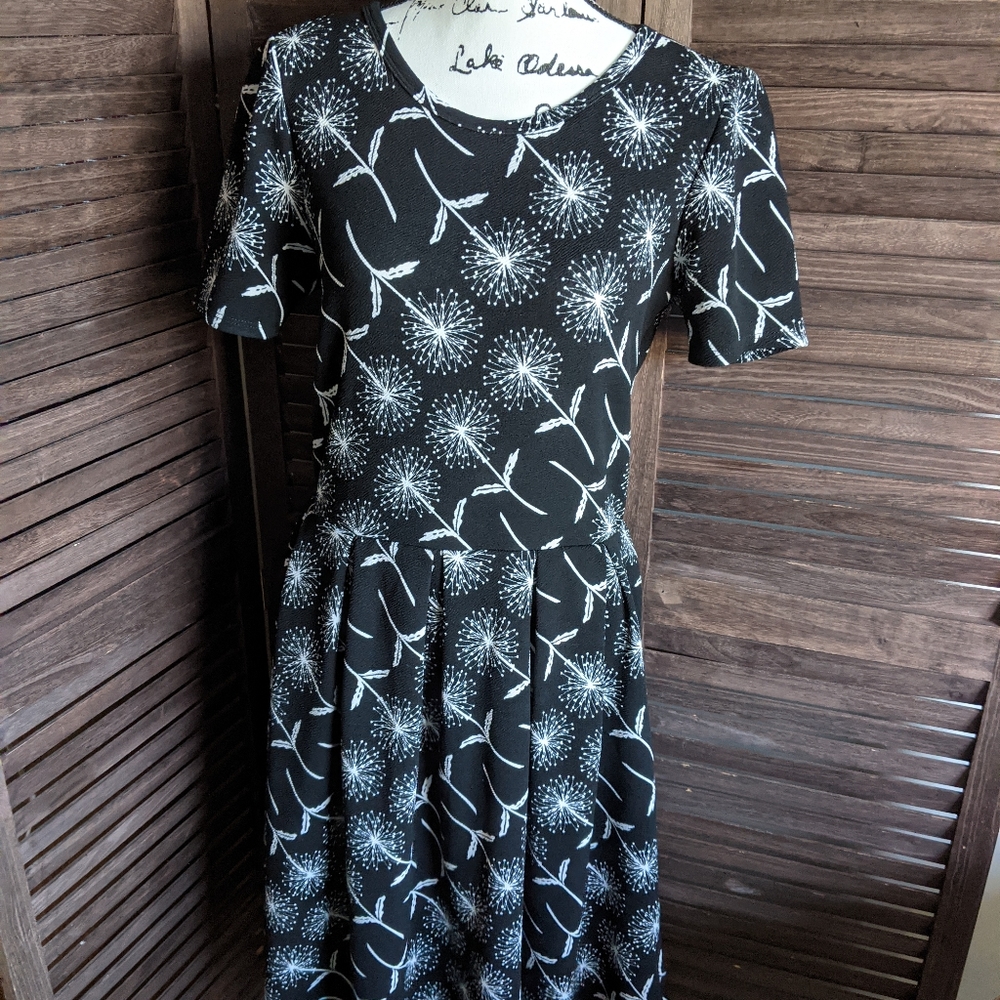 Lularoe Dandelion Print Amelia-XL